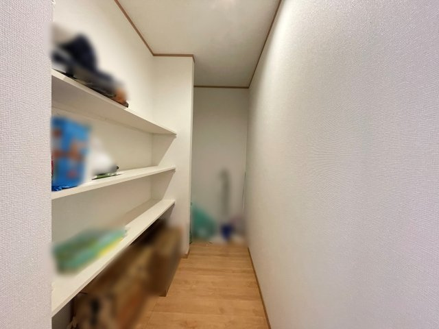 尾張旭市旭台のキッチン|食料品のストックに便利なパントリー