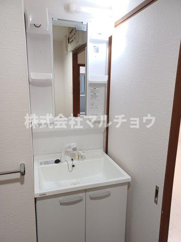 ウィステリア紀伊田辺の洗面所|明るい洗面所です
