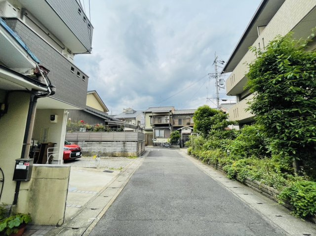 嵯峨苅分町の前面道路含む現地写真