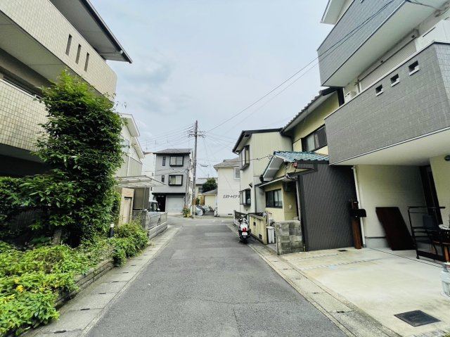 嵯峨苅分町の前面道路含む現地写真