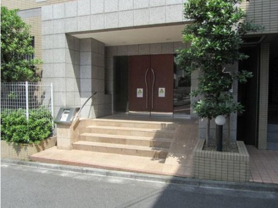 アートコート早稲田戸山公園のエントランス