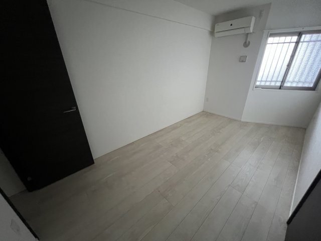 プレミスト京町本丁の洋室