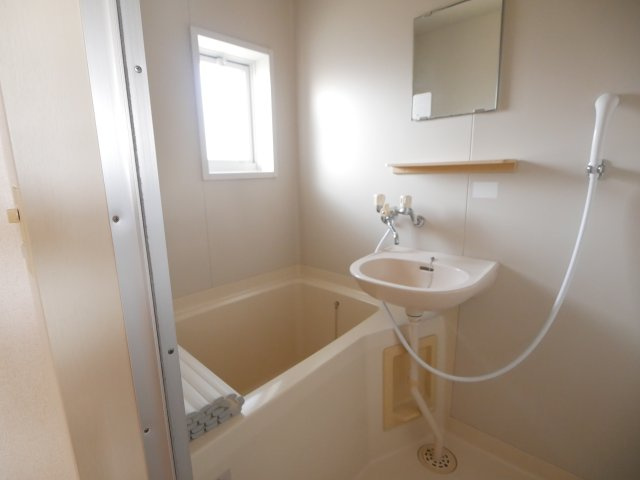 ツインコートAの浴室|きれいなお風呂です