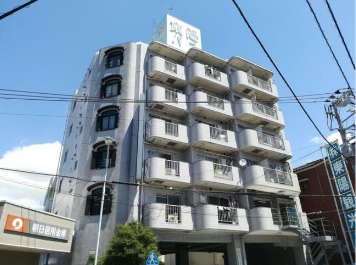 東陽レンタカービルの外観