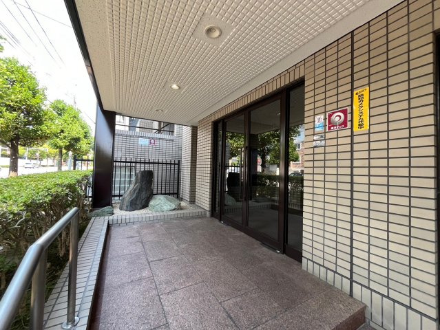 フローラ東御影のエントランス