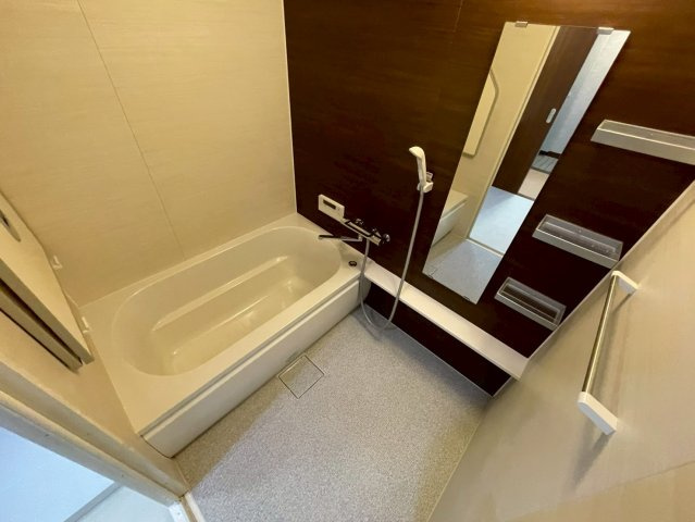 フローラ東御影の浴室