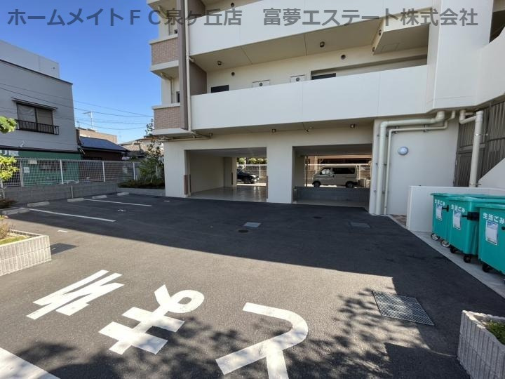 マンションはりげん鳳の駐車場