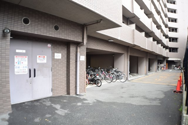 ＳＷＩＳＳ難波西の駐車場