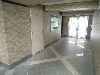 【エントランス】 | サンロード八尾南 | 清潔なエントランスです