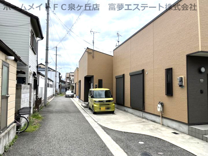 キューブメント石津の駐車場