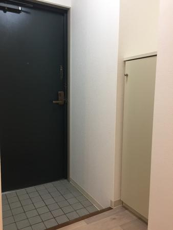 シルクルーム7番館の玄関|明るい玄関です