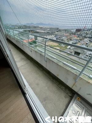 【バルコニー】 | 情報センターマンション | バルコニーからの眺めを楽しみながら食事をしませんか