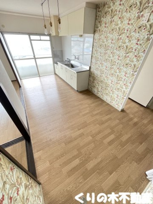 【居間・リビング】 | 情報センターマンション | こちらの居間で趣味の時間をお楽しみください