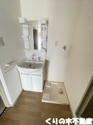 【洗面所】 | 情報センターマンション | 明るい洗面所です