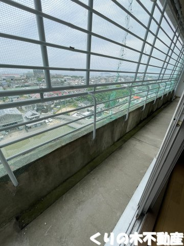 【バルコニー】 | 情報センターマンション | バルコニーからの眺めを楽しみながら食事をしませんか