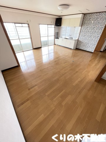 【居間・リビング】 | 情報センターマンション | こちらの居間で趣味の時間をお楽しみください