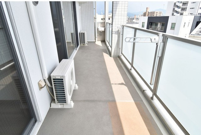 グランディアソラーレ【キャッシュバック対象物件】のバルコニー|バルコニー付きです