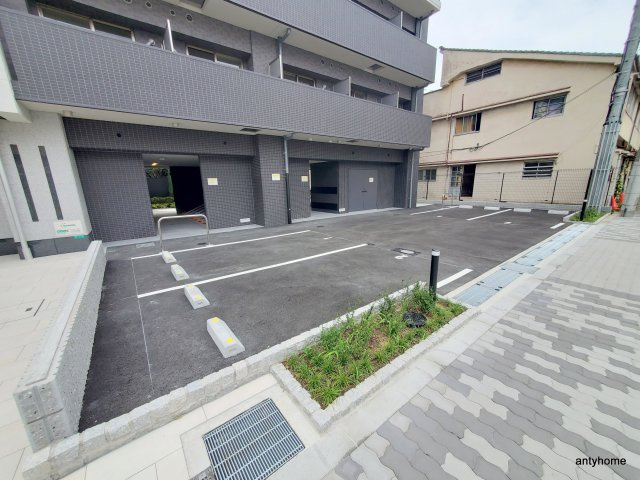 スプランディッド新大阪ウエスト　仲介手数料無料の駐車場