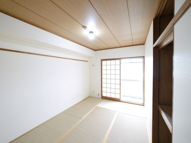 坂田マンションの内装|明るい色調の室内です
