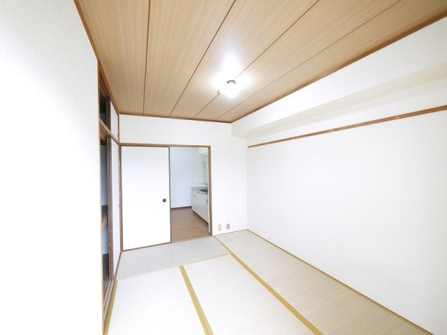 坂田マンションの和室|明るい和室です