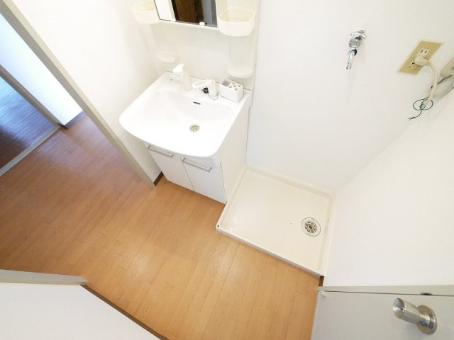 坂田マンションの洗面所|ゆったりとスペースのある洗面所