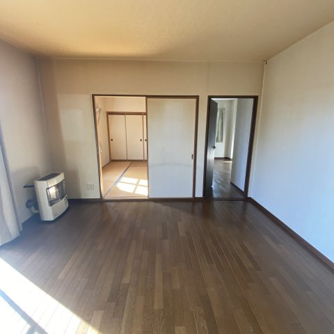 高橋マンションの居間・リビング