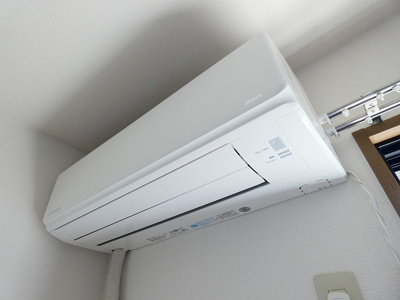 【設備】 | コート西砂A | リビングにはエアコンも完備。