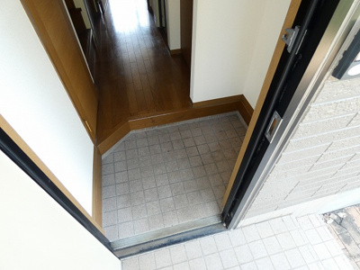 【玄関】 | コート西砂A | 横にはベビーカーも置ける広さがあります。