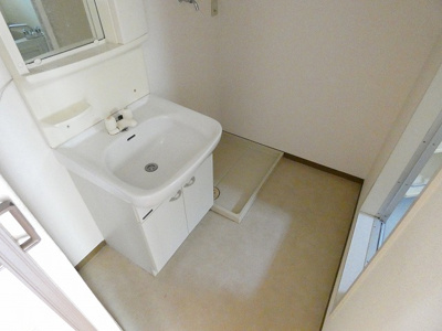 【洗面所】 | コート西砂A | 広めの洗面所。