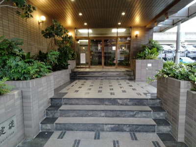 【エントランス】 | メゾンマグノリア | 落ち着いたエントランスです