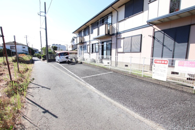 縦列の駐車場（有料、要空き確認）
