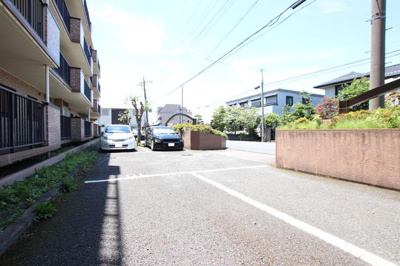 ★敷地内駐車場★（有料・要空き確認）