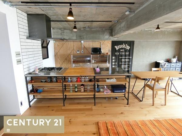 グランドハイツ太陽の居間・リビング|【リビング】
コンクリート打ち放し天井にリノベーション！