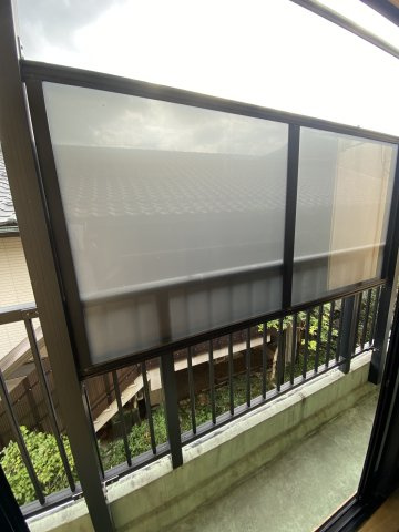 ルイシャトレのバルコニー|ベランダには、目隠しパネルがついています。