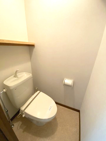 ルイシャトレのトイレ|ウォームレットつきのトイレです。