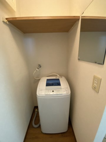 ルイシャトレの設備|お風呂の手前右側に洗濯機置き場があります。