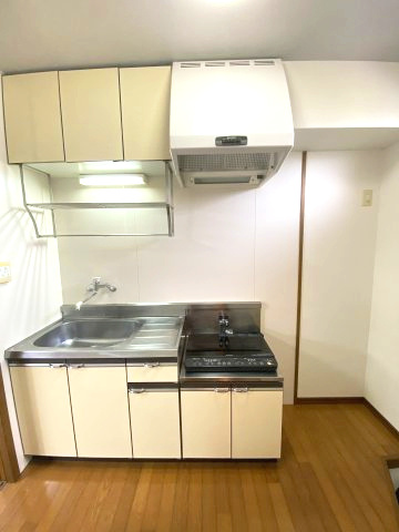 ルイシャトレのキッチン|コンパクトなキッチンには2口IHコンロつき。ガスコンロに変更も可能です。