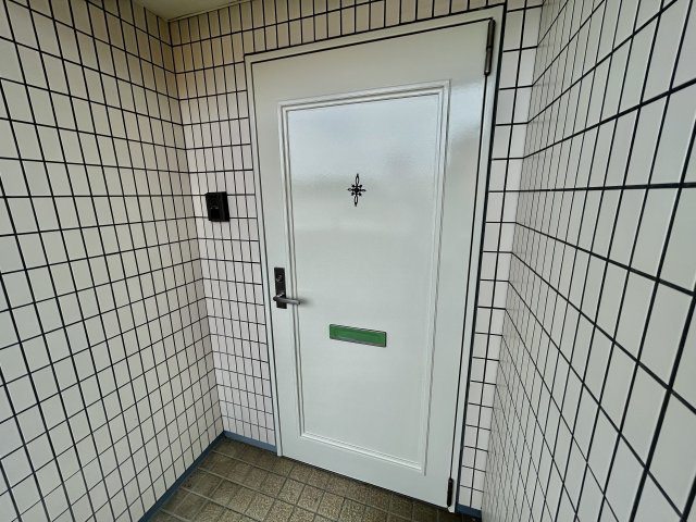 【玄関】 | メゾンドール富田林