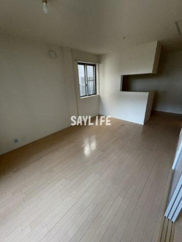 ヘーベル北村の居間・リビング|２面採光で明るいお部屋です。