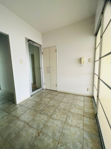 仲介手数料0円！！レインボーカーサ内田橋の居間・リビング