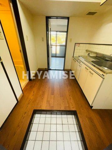 シャトル昭和の玄関