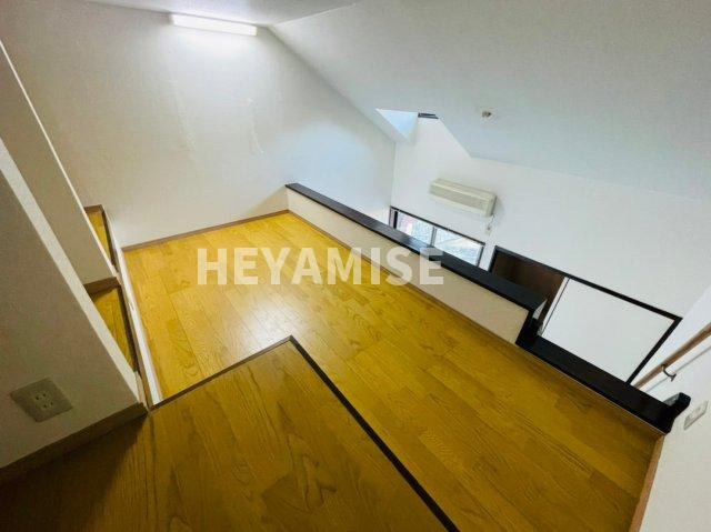 シャトル昭和の内装