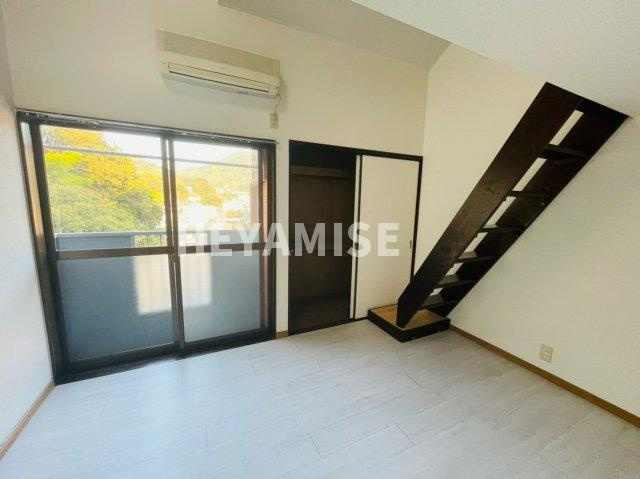 シャトル昭和の内装