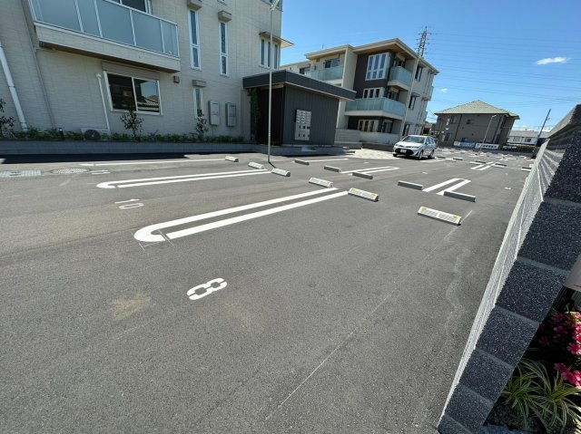 D-room Yの駐車場