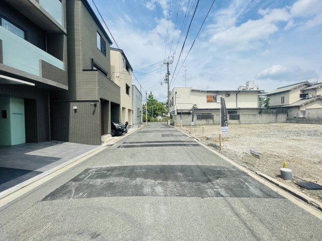 西京極堤町　4号地　条件付土地の前面道路含む現地写真