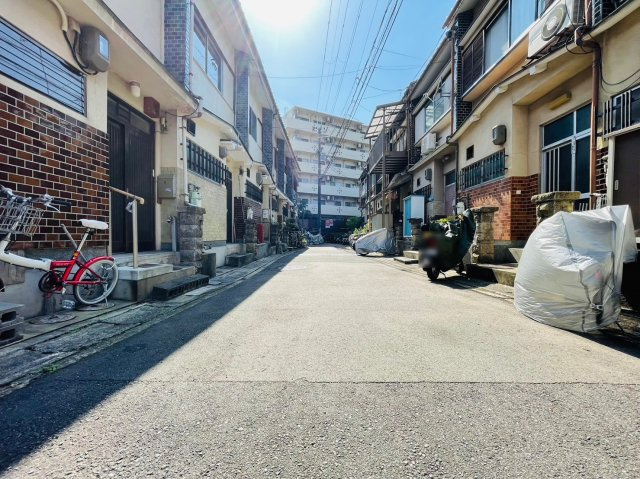 西京極堤下町の前面道路含む現地写真
