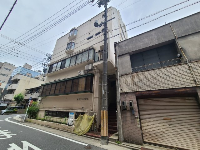 泉グランドビルの外観|泉グランドビル