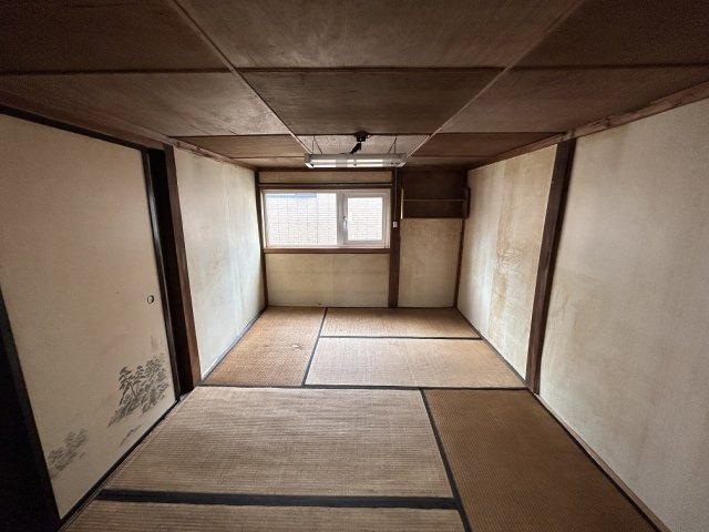 ◎釧路市駒場町　中古住宅の和室|2F　6帖-4　2023/6撮影