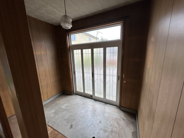 ◎釧路市駒場町　中古住宅の玄関|2023/6撮影