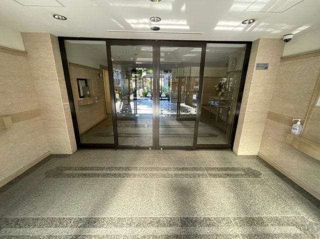 西宮市松並町の賃貸マンションのエントランス